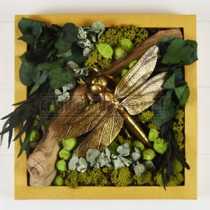 http://www.materiel-mur-vegetal.fr/1574-3774-thickbox/tableau-vegetal-stabilise-or-30x30cm-libellule-doree-sur-branche.jpg